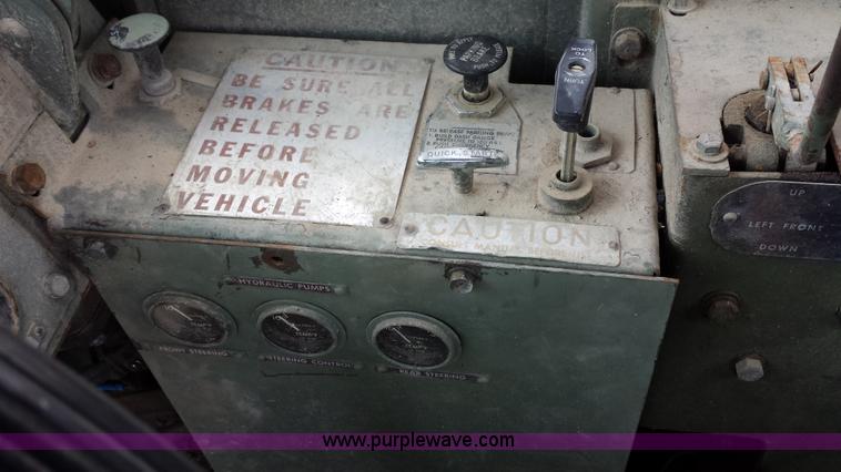 image for item D3960 American 2380 20 ton military crane