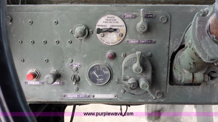 image for item D3960 American 2380 20 ton military crane