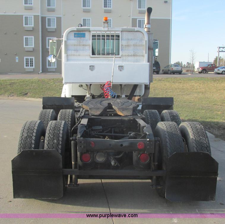 image for item E5450 1995 International 9400 semi truck