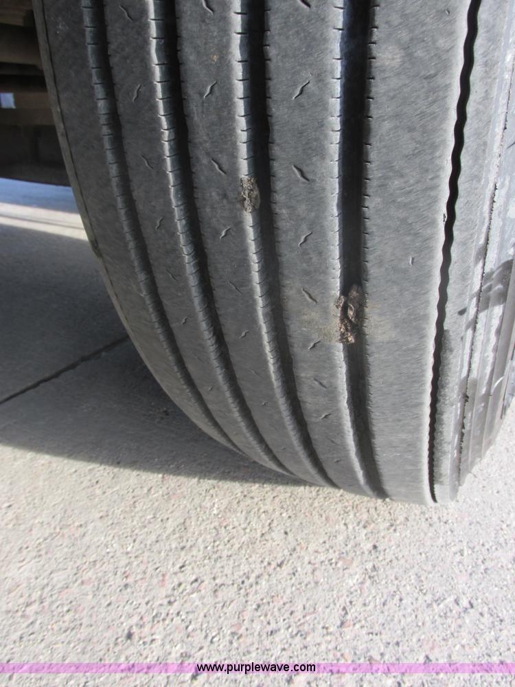 image for item E5450 1995 International 9400 semi truck