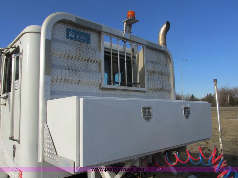 image for item E5450 1995 International 9400 semi truck