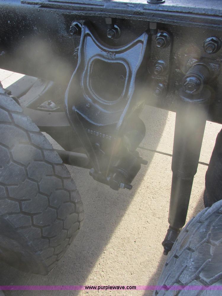 image for item E5450 1995 International 9400 semi truck