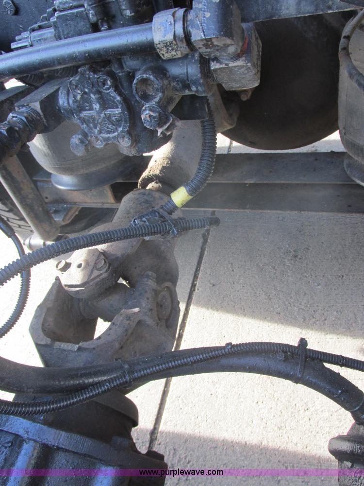 image for item E5450 1995 International 9400 semi truck