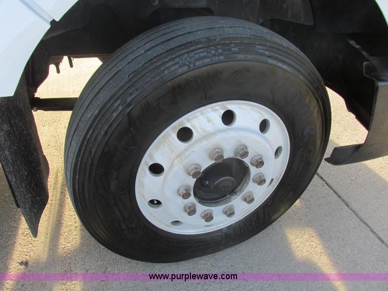 image for item E5450 1995 International 9400 semi truck