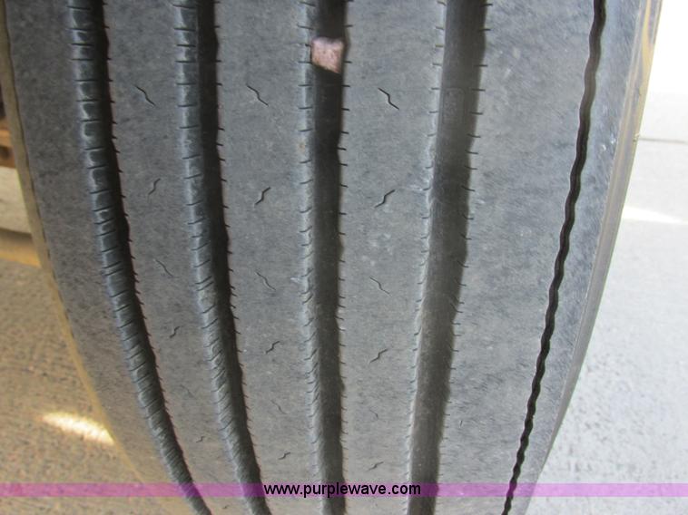 image for item E5450 1995 International 9400 semi truck