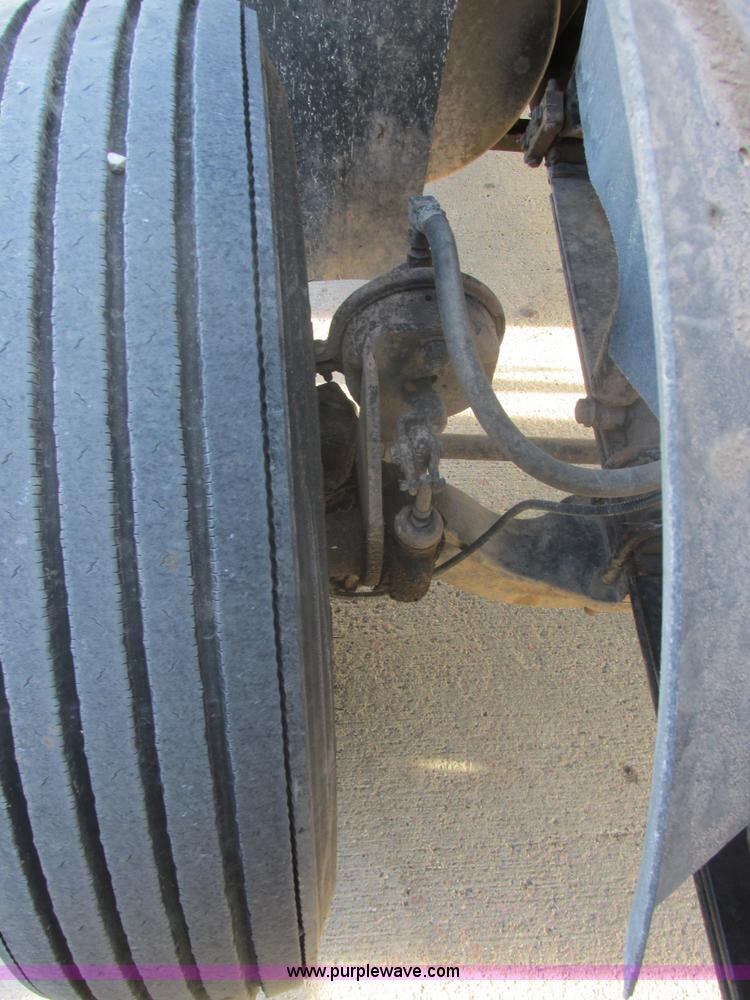 image for item E5450 1995 International 9400 semi truck