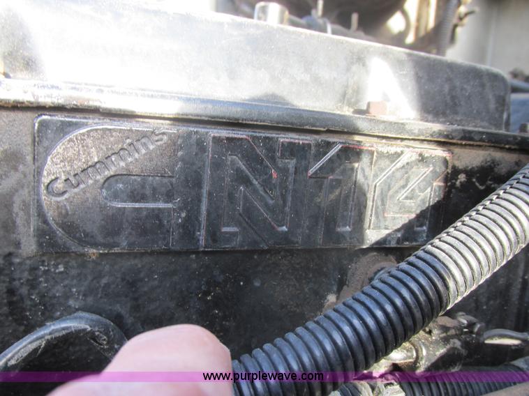 image for item E5450 1995 International 9400 semi truck