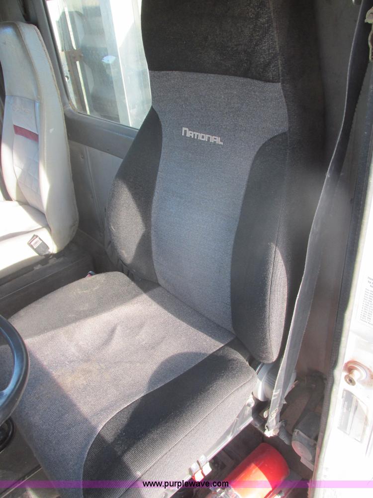 image for item E5450 1995 International 9400 semi truck