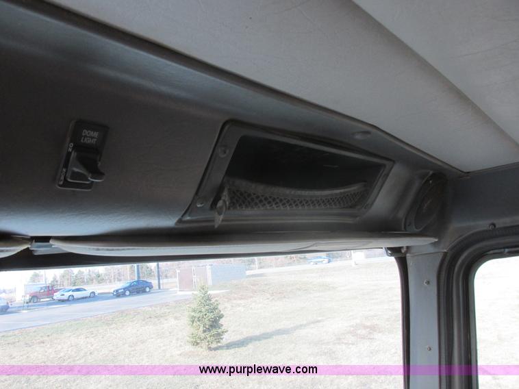 image for item E5450 1995 International 9400 semi truck