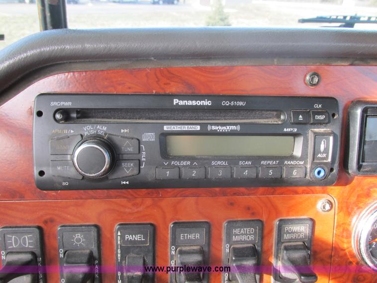 image for item E5450 1995 International 9400 semi truck