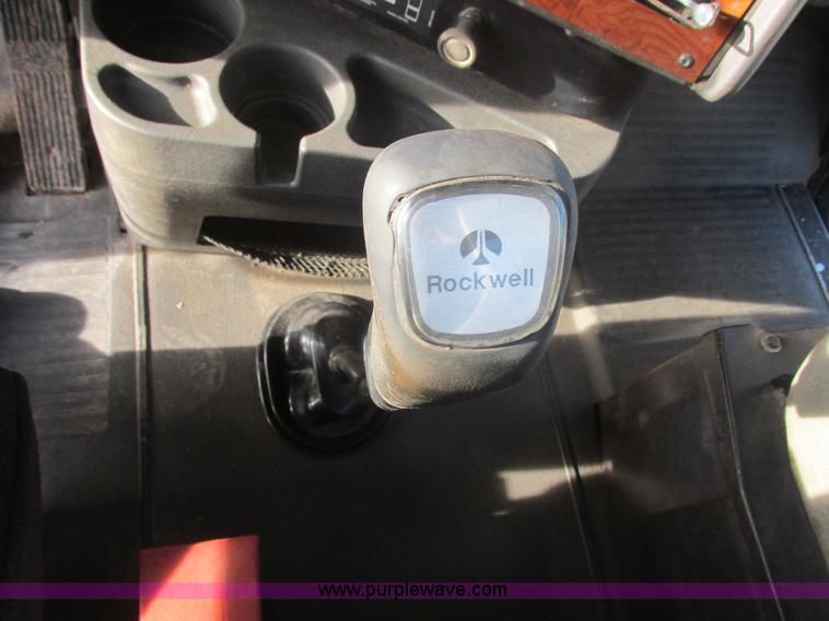 image for item E5450 1995 International 9400 semi truck