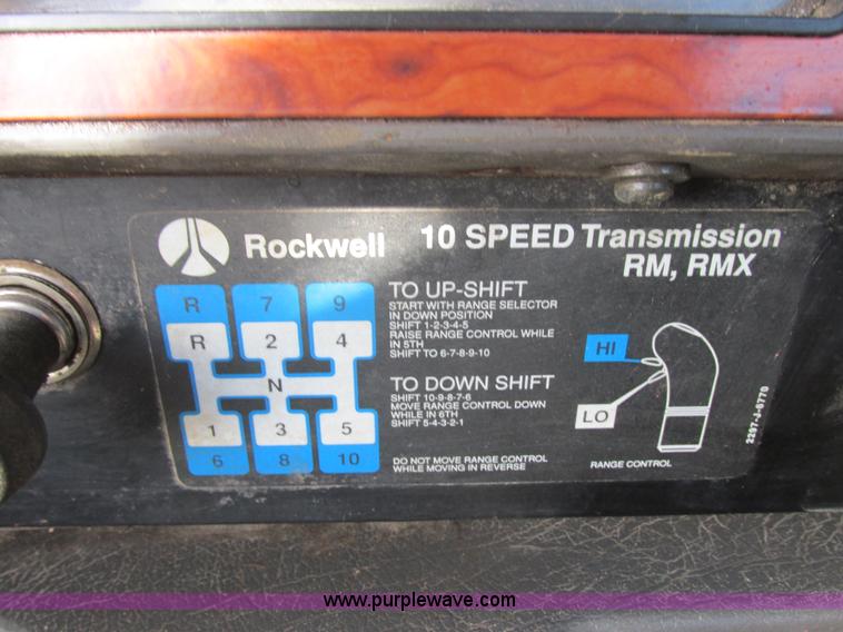 image for item E5450 1995 International 9400 semi truck