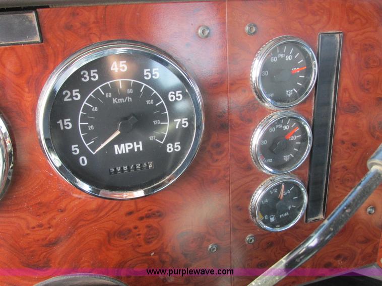 image for item E5450 1995 International 9400 semi truck