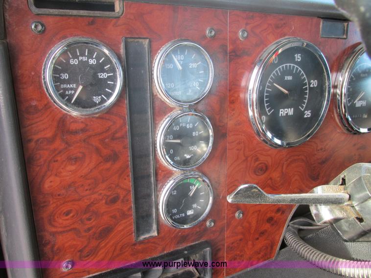 image for item E5450 1995 International 9400 semi truck