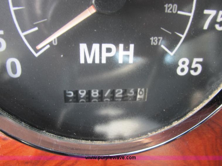 image for item E5450 1995 International 9400 semi truck