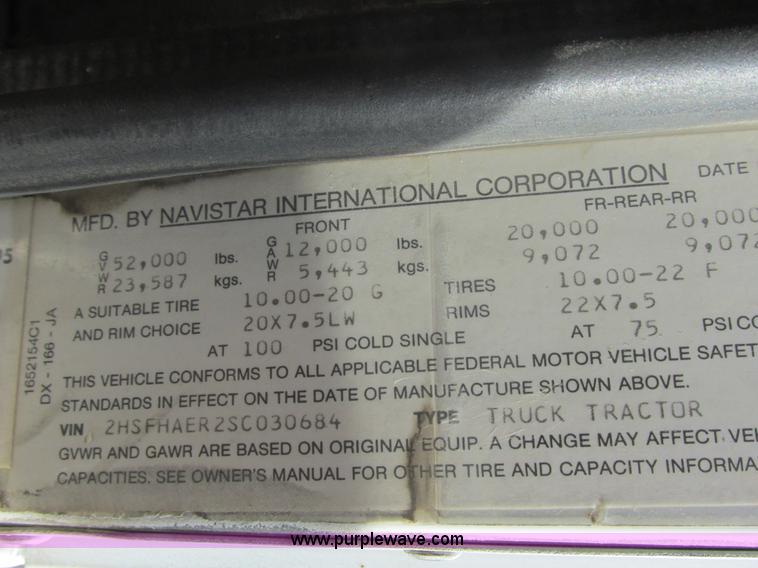 image for item E5450 1995 International 9400 semi truck