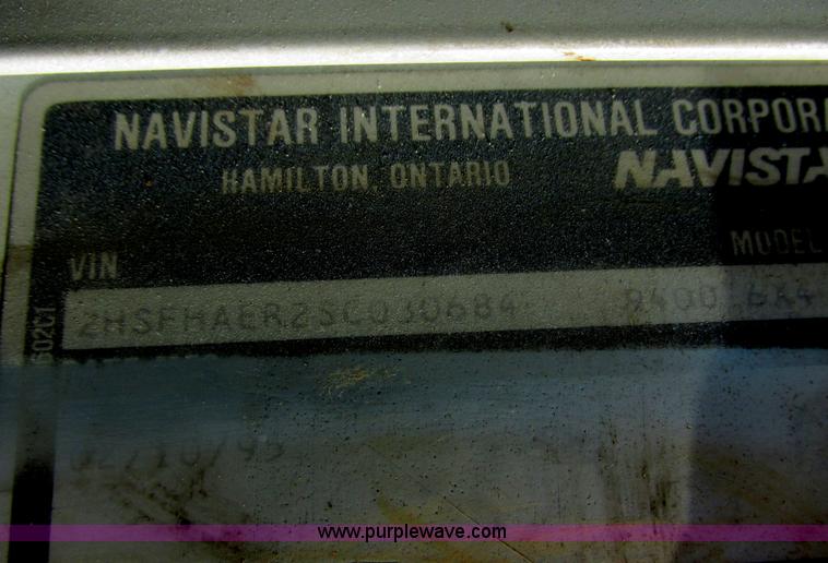 image for item E5450 1995 International 9400 semi truck