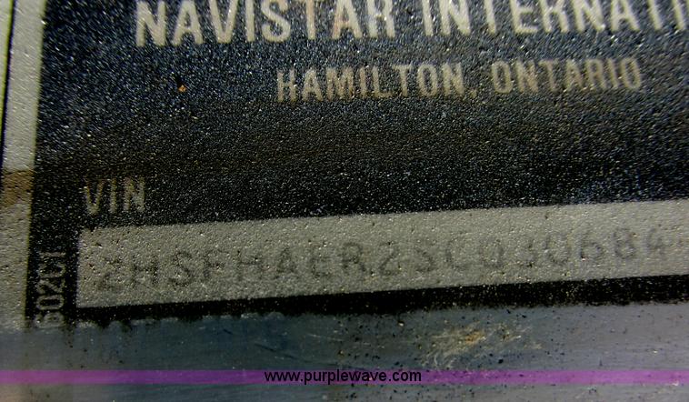 image for item E5450 1995 International 9400 semi truck