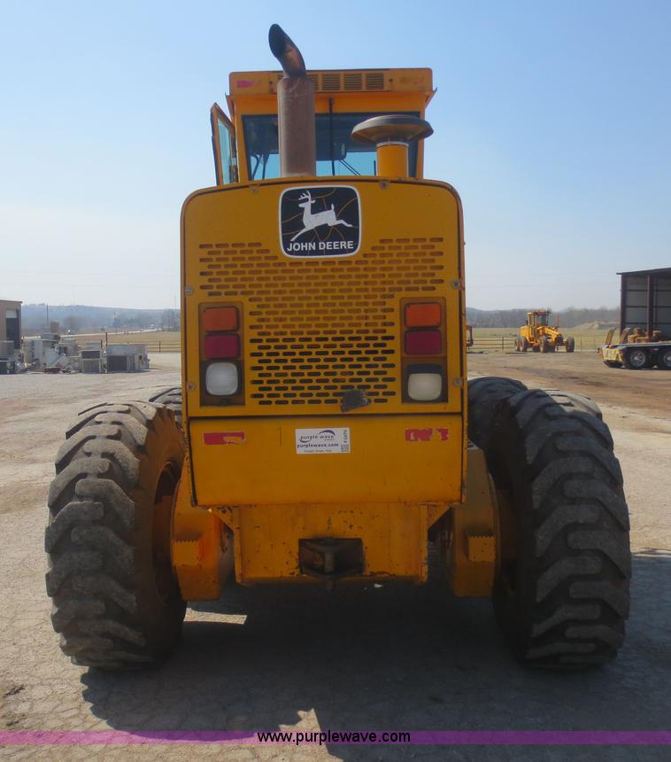 image for item F6870 1989 John Deere 772BH motor grader