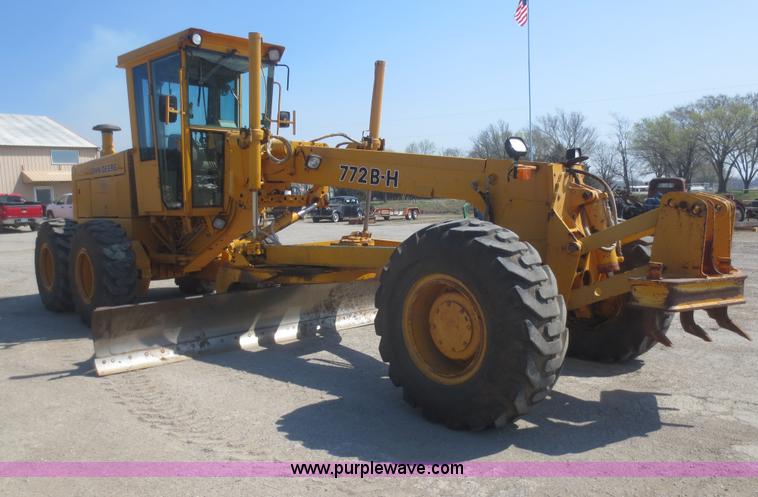 image for item F6870 1989 John Deere 772BH motor grader