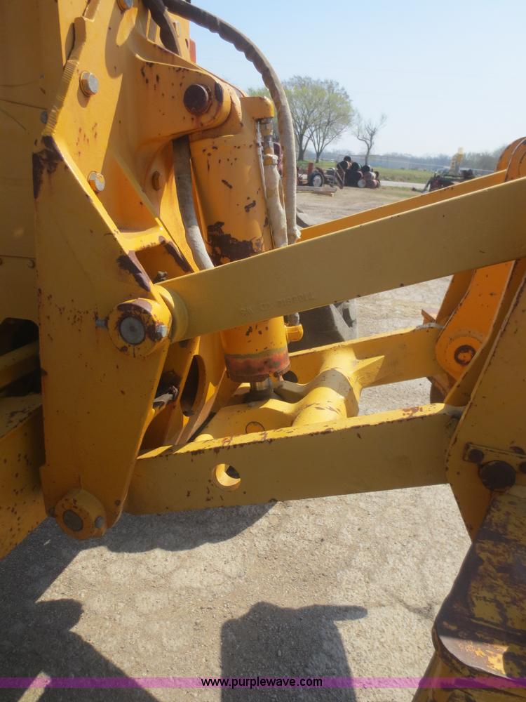 image for item F6870 1989 John Deere 772BH motor grader