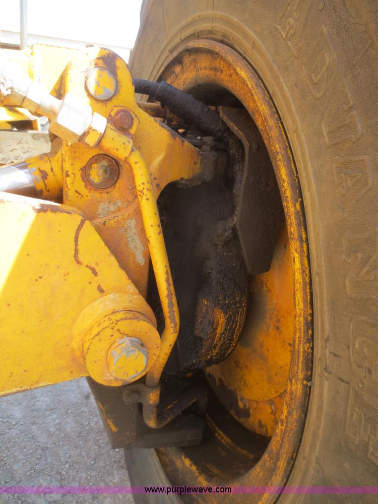 image for item F6870 1989 John Deere 772BH motor grader