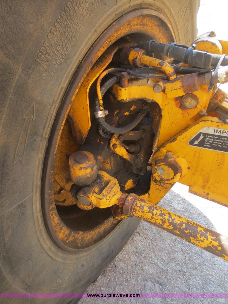 image for item F6870 1989 John Deere 772BH motor grader