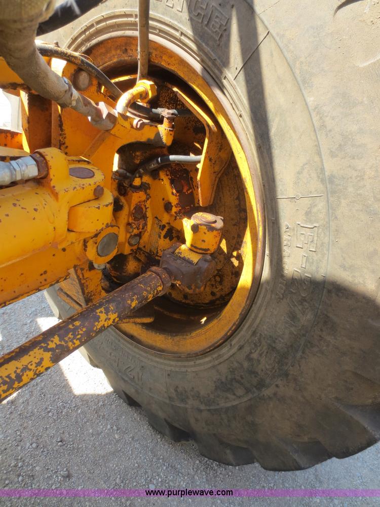 image for item F6870 1989 John Deere 772BH motor grader