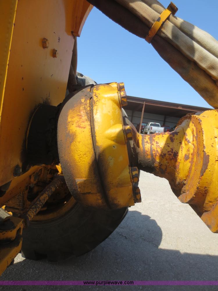 image for item F6870 1989 John Deere 772BH motor grader