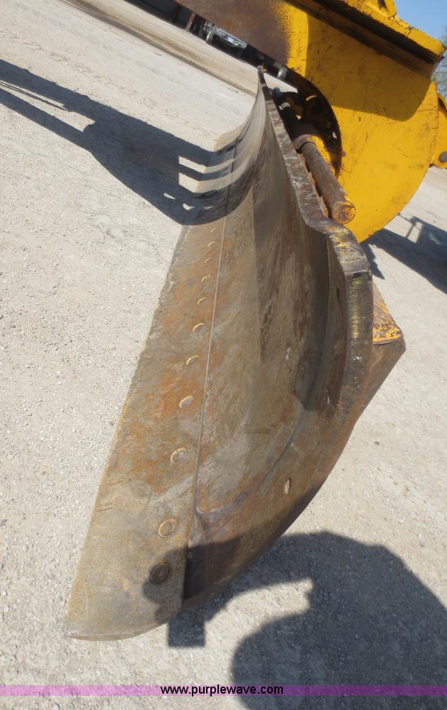 image for item F6870 1989 John Deere 772BH motor grader