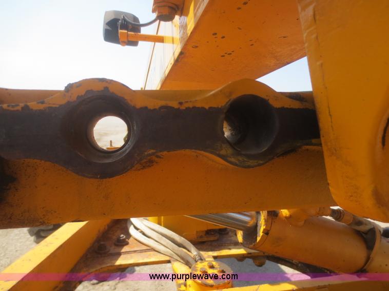 image for item F6870 1989 John Deere 772BH motor grader