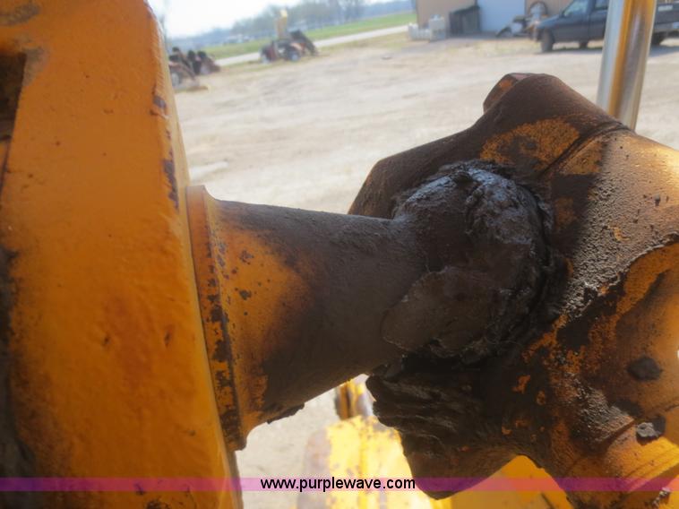 image for item F6870 1989 John Deere 772BH motor grader