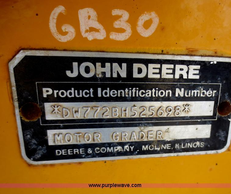image for item F6870 1989 John Deere 772BH motor grader