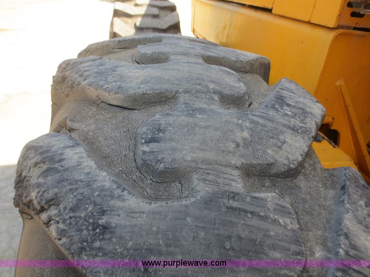 image for item F6870 1989 John Deere 772BH motor grader