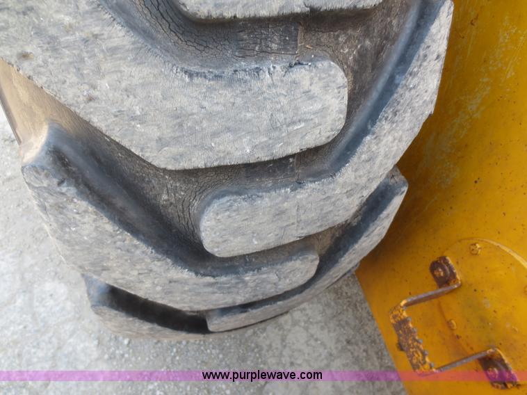 image for item F6870 1989 John Deere 772BH motor grader