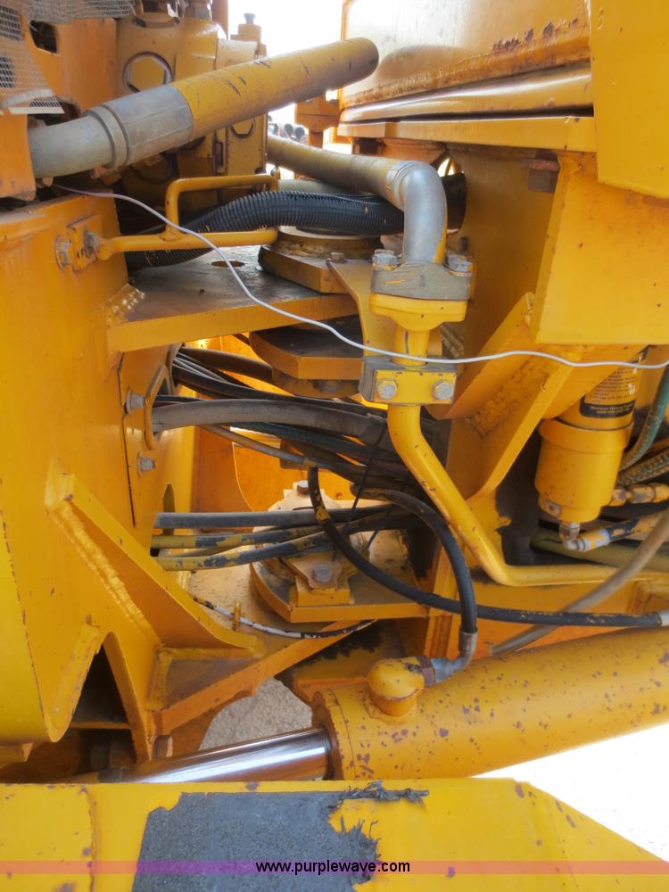 image for item F6870 1989 John Deere 772BH motor grader