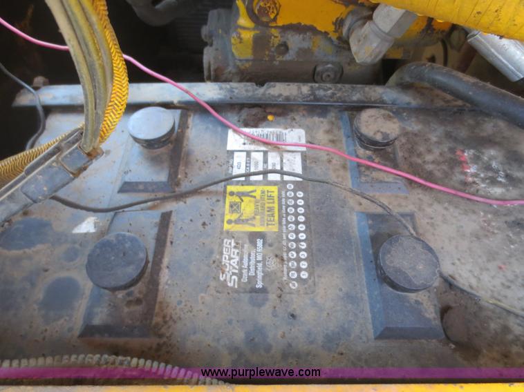 image for item F6870 1989 John Deere 772BH motor grader