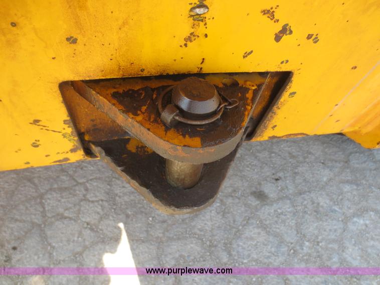 image for item F6870 1989 John Deere 772BH motor grader