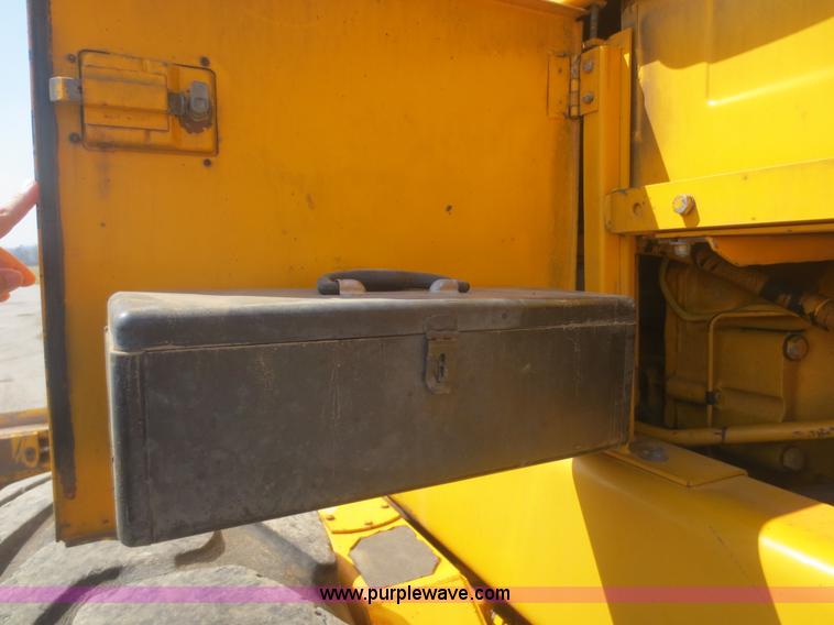 image for item F6870 1989 John Deere 772BH motor grader