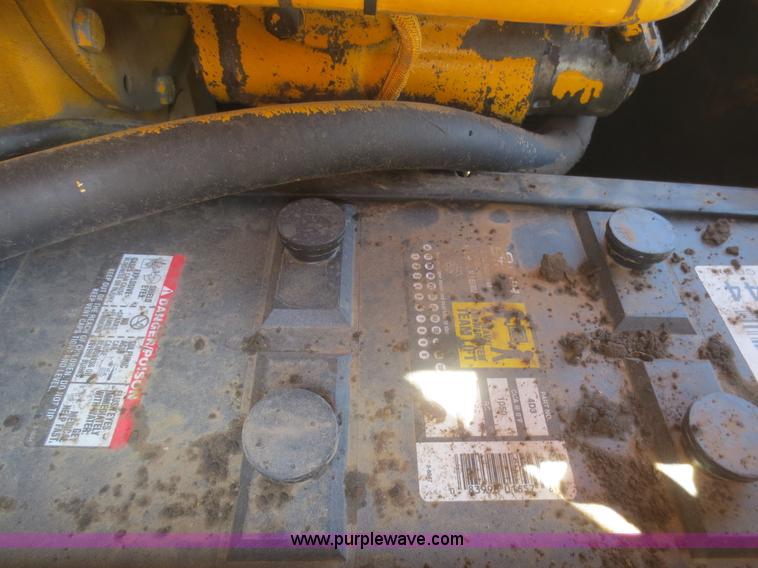 image for item F6870 1989 John Deere 772BH motor grader