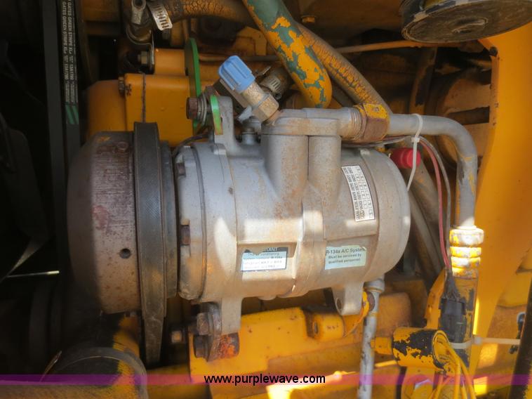 image for item F6870 1989 John Deere 772BH motor grader
