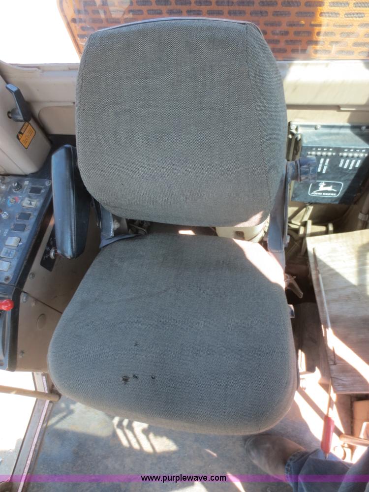 image for item F6870 1989 John Deere 772BH motor grader