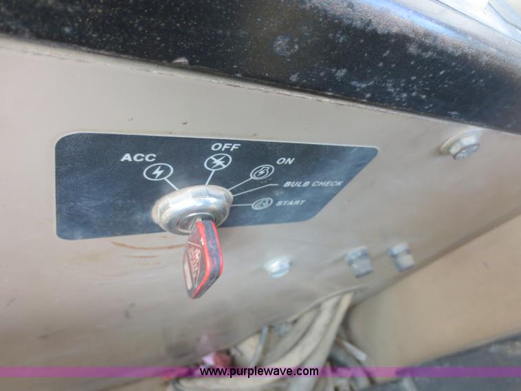 image for item F6870 1989 John Deere 772BH motor grader