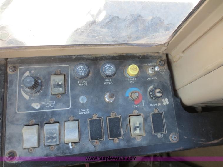 image for item F6870 1989 John Deere 772BH motor grader