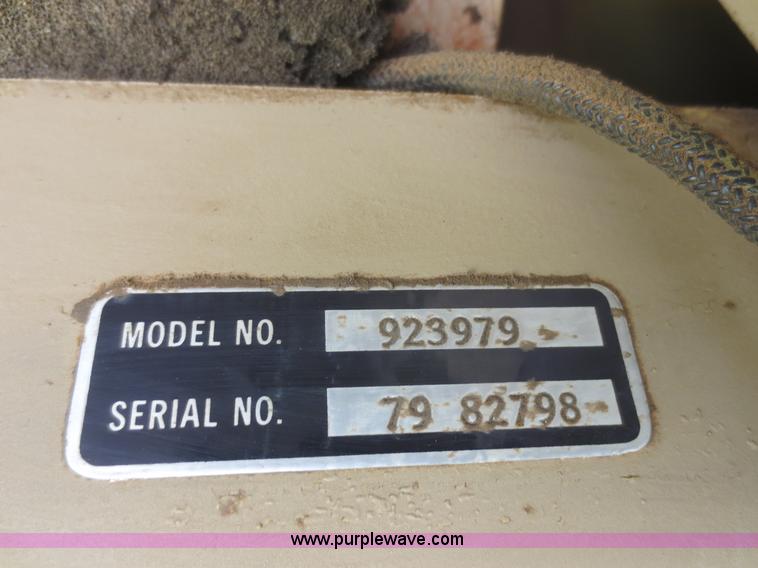 image for item F6870 1989 John Deere 772BH motor grader