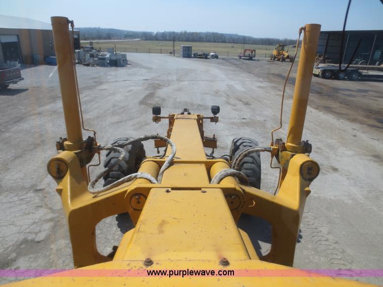 image for item F6870 1989 John Deere 772BH motor grader