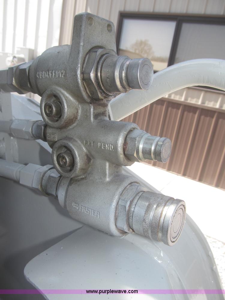 image for item F7349 2005 Takeuchi TL130 skid steer