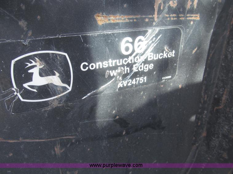 image for item F7349 2005 Takeuchi TL130 skid steer