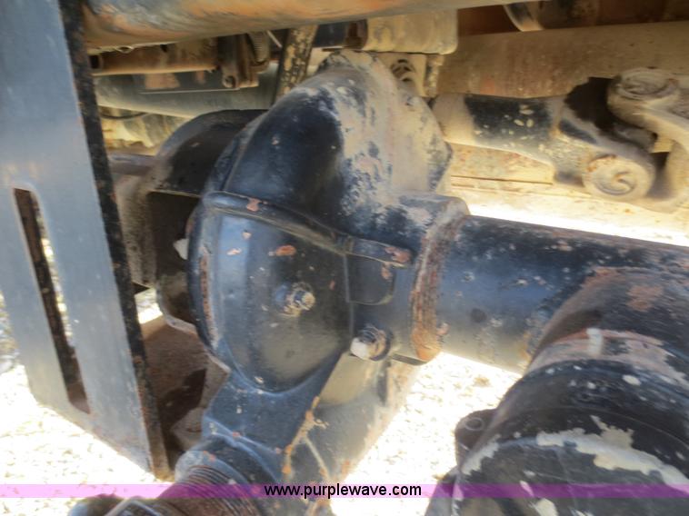 image for item F8171 2005 International 4200 water truck