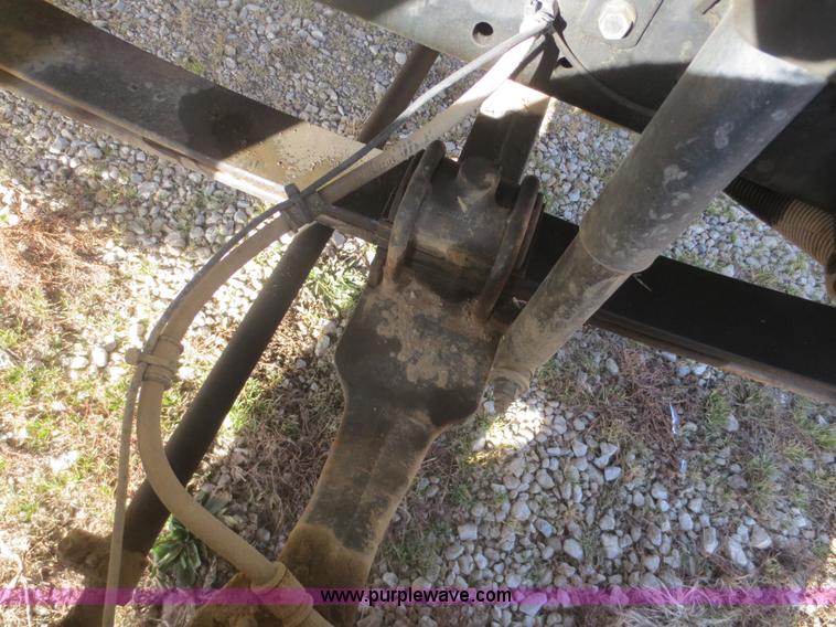 image for item F8171 2005 International 4200 water truck